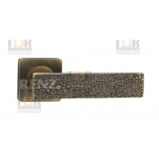 Дверная ручка RENZ "LIZARD - кожа ската" бронза ант. матовая DH 653-02 MAB Дверная ручка RENZ "LIZARD - кожа ската" бронза ант. матовая DH 653-02 MAB